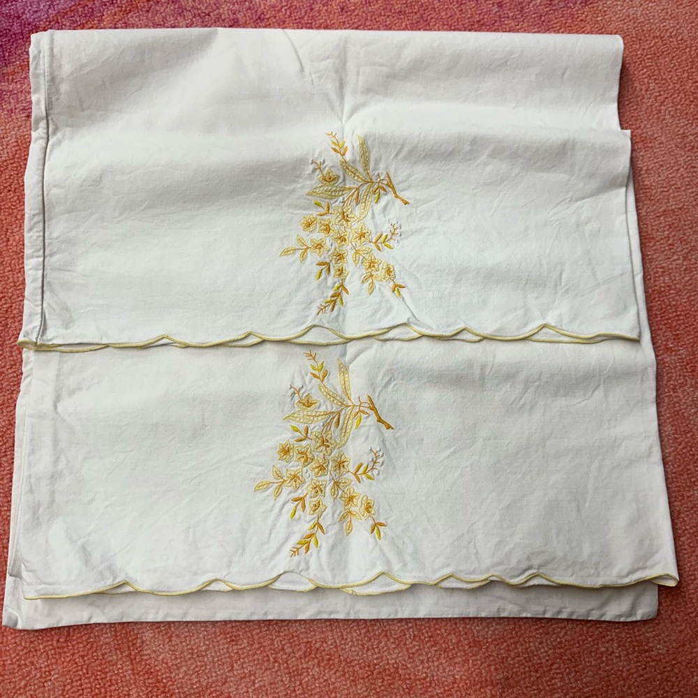 ✨VINTAGE PILLOWCASES✨